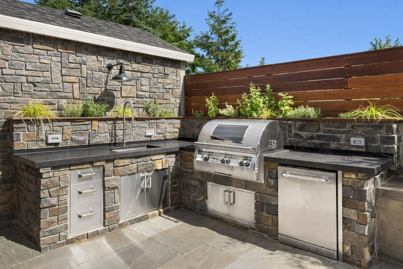 Outdoor kitchen masonry